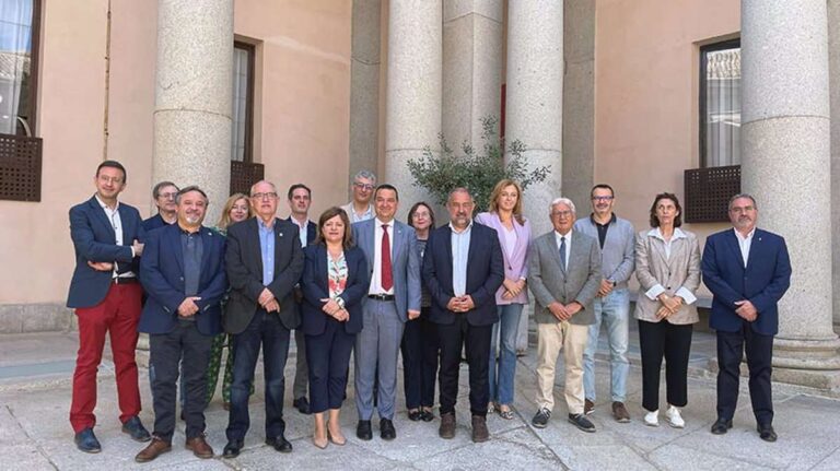 El Gobierno regional y Recamder dotan 15 becas para grado y máster en el marco del programa UCLM Rural