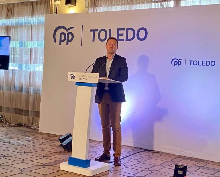 Velázquez (PP) presenta un programa con 270 medidas nacidas de la "escucha ciudadana" y para "mejorar" Toledo