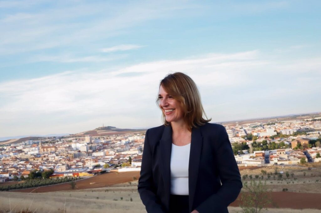 Bajar impuestos, atraer empresas y reactivar la DO, propuestas de Tercero (PP) para ser alcaldesa de Valdepeñas