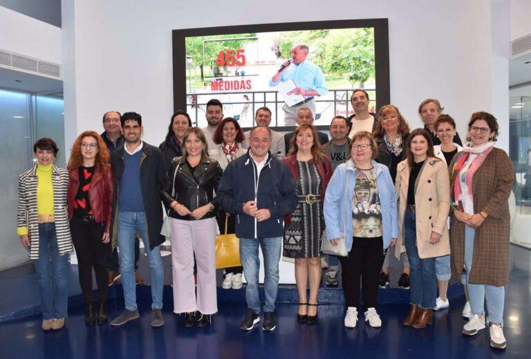 Sáez remata el último día de campaña: "Hemos ido barrio a barrio, con la cabeza alta, pese a las adversidades"