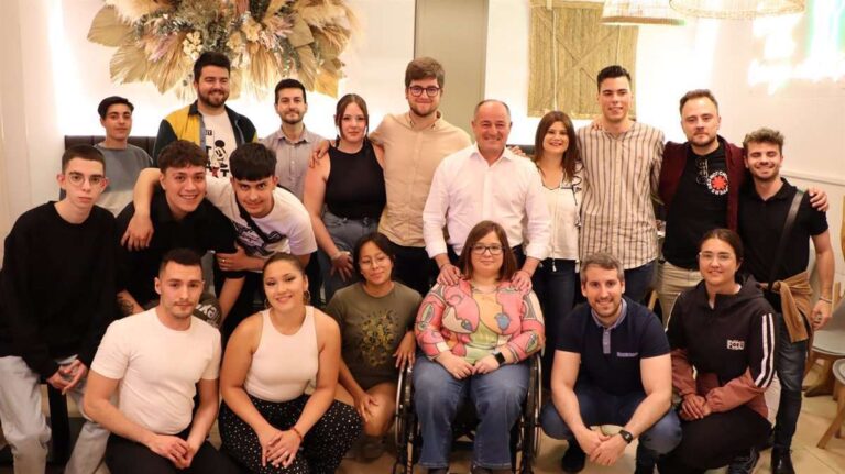 Sáez (PSOE) creará una concejalía de Juventud de seguir con el bastón de mando de Albacete