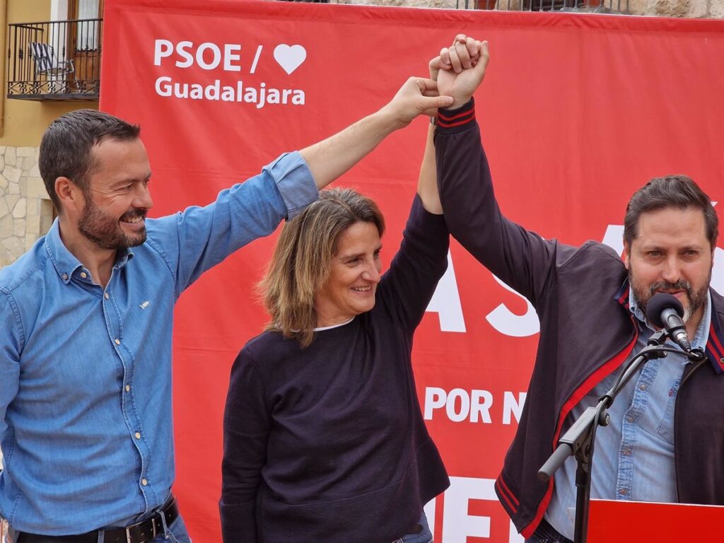 Teresa Ribera pide apoyar a Viejo para que siga gobernando en Brihuega: "Ha puesto a las personas en primer lugar"