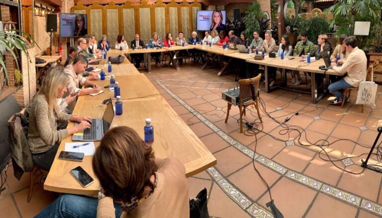 Tolón llega al ecuador de la campaña con un proyecto "para todos" y con Toledo "en la cabeza y en el corazón"