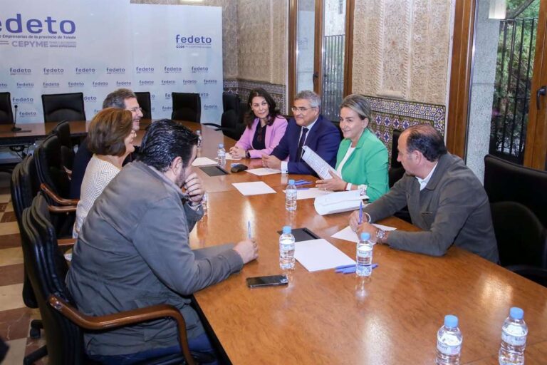 Tolón agilizará los trámites para la obtención de licencias y anuncia una Oficina de Captación de Inversiones