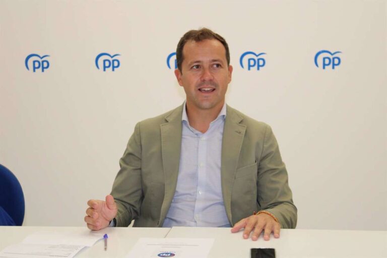 Velázquez (PP) no mirará a otro lado "como se hace ahora" ante los problemas de los trabajadores del Ayuntamiento