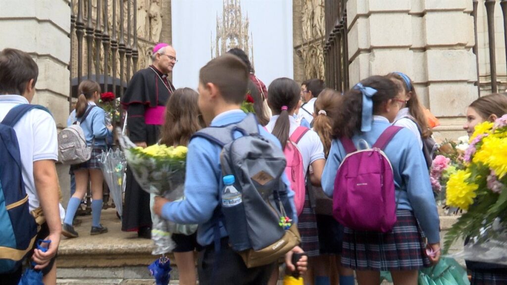 VÍDEO: Un total de 600 niños de 19 colegios de Toledo participan en la tradicional ofrenda floral de Corpus
