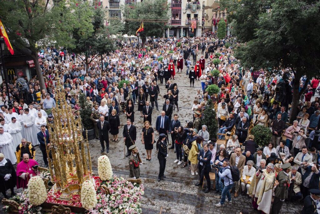 El Corpus de Toledo no pierde su luz a pesar de la lluvia, que da tregua a la procesión en una jornada con menos público