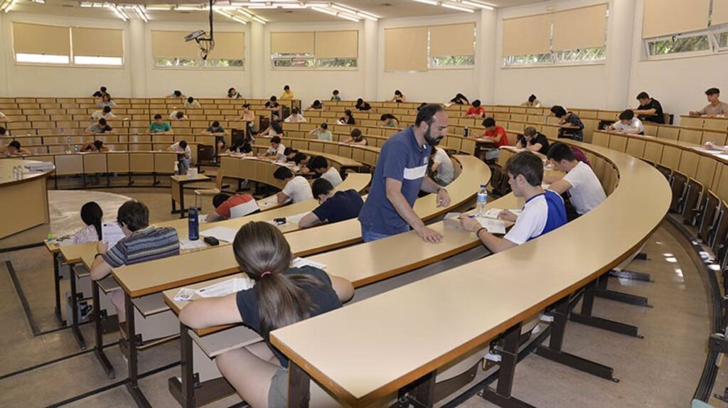 Más de 8.600 estudiantes de C-LM concurren a partir de este lunes a las pruebas de la EvAU