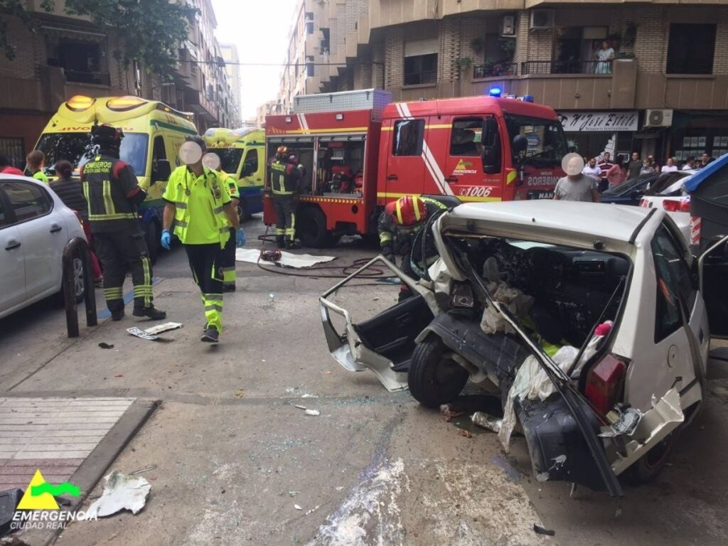 Cuatro heridos tras la colisión de dos vehículos en Puertollano (Ciudad Real)