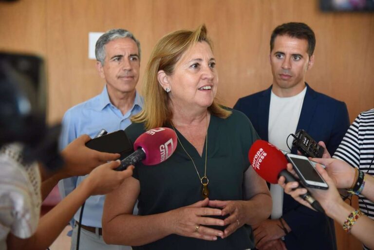 VÍDEO: Educación realizará el examen a los opositores de Secundaria que no pudieron hacerlo por una avería en el AVE