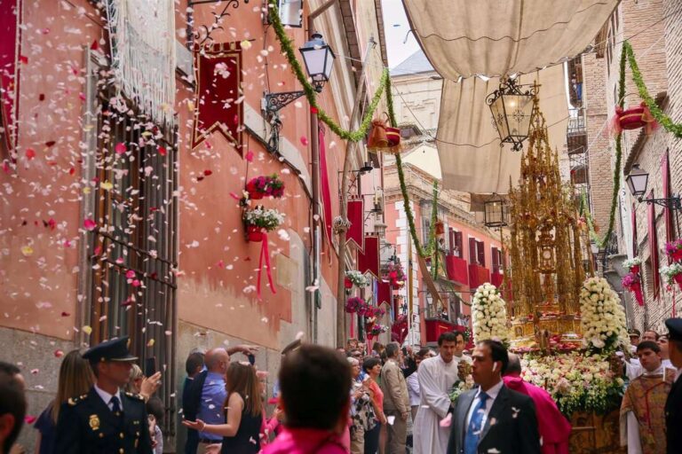 Arzobispo de Toledo, dispuesto a mojarse en la procesión del Corpus: "Hay que sacarla, otro momento sería más difícil"