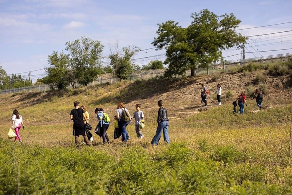 El 'Proyecto Libera' retira 80 toneladas de 'basuraleza' de 970 espacios naturales de España, como las Hoces del Cabriel