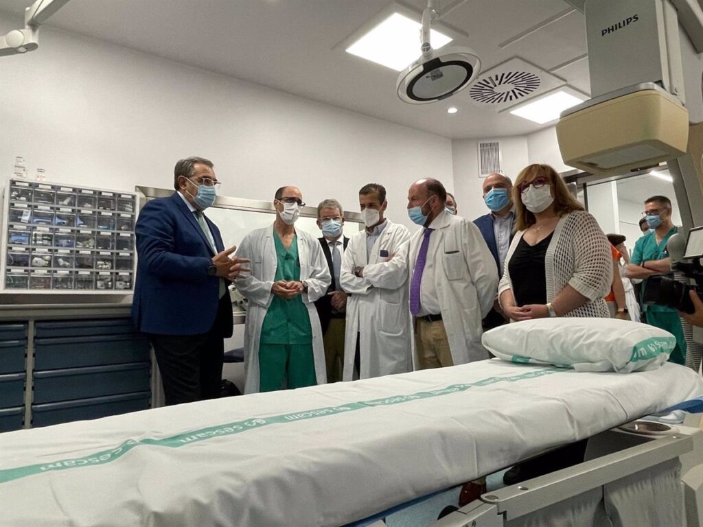 Fernández Sanz destaca la inversión en "tecnología puntera" que está recibiendo el hospital de Ciudad Real