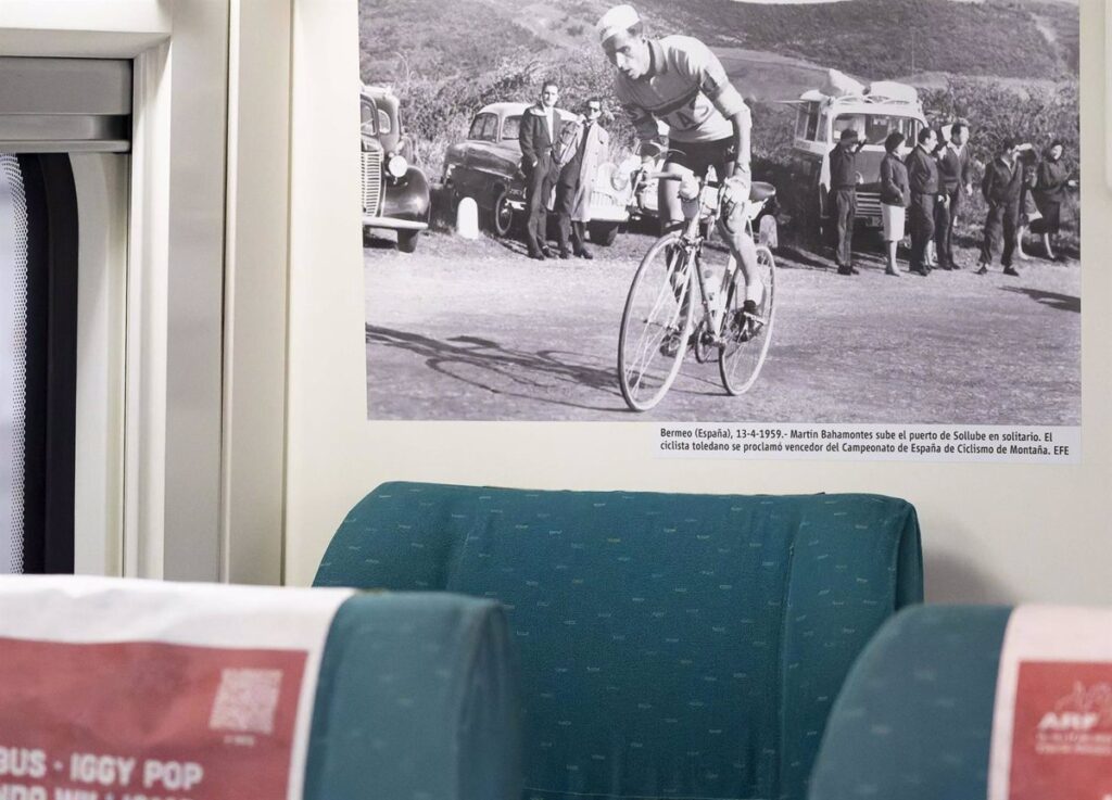 Bahamontes protagoniza una exposición fotográfica en trenes de Renfe en homenaje a los ganadores del Tour