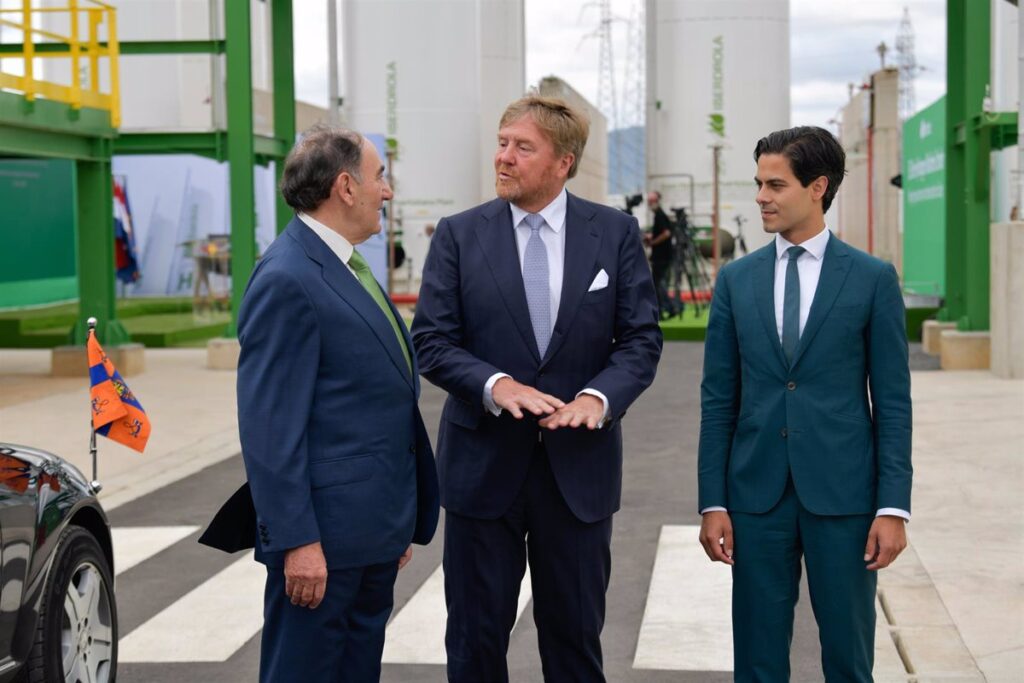 Galán muestra al rey de Países Bajos el potencial del hidrógeno verde de Iberdrola, que usará Rotterdam para exportarlo