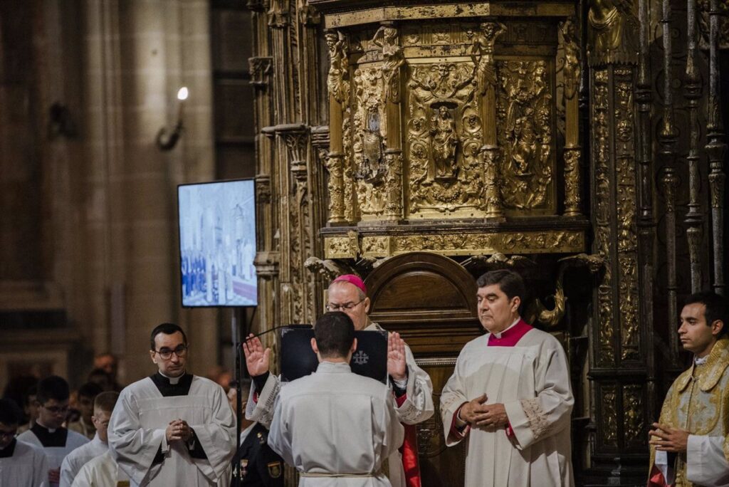 El arzobispo de Toledo defiende que "la Eucaristía es la locura de Dios para que no estemos nunca solos"