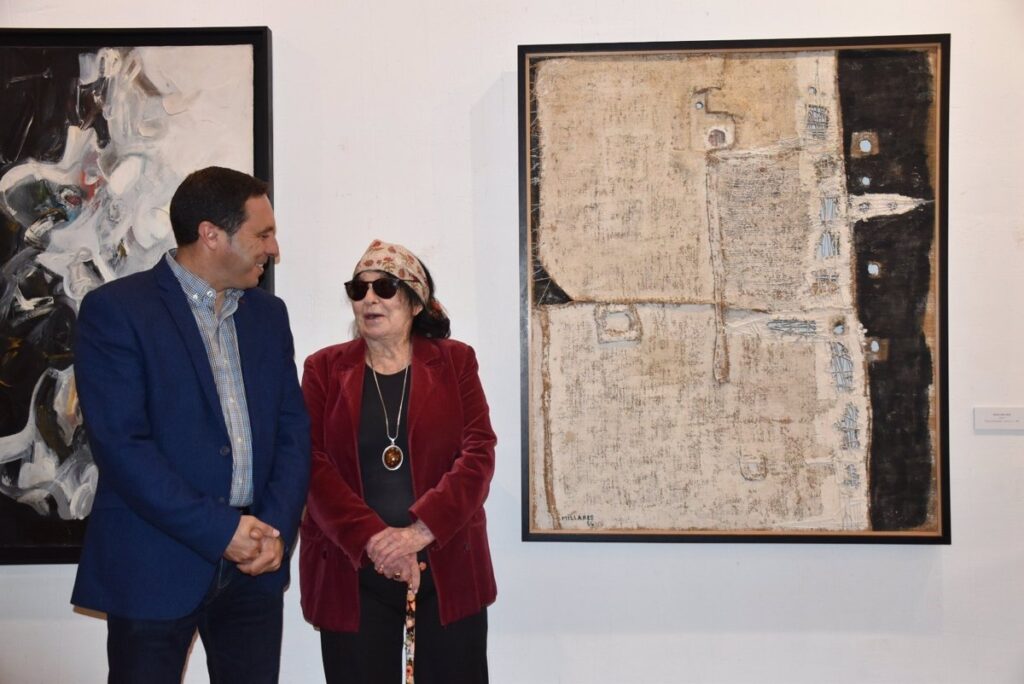 La familia de Millares cede una nueva arpillera a Fundación Antonio Pérez que se expondrá en la primera sala del museo