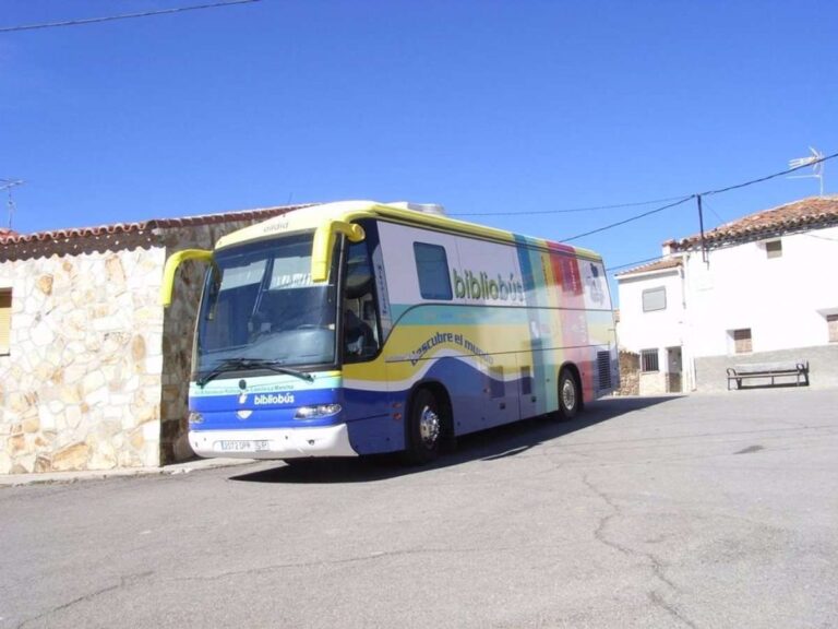 Un total de tres bibliobuses seguirán garantizando la lectura a los habitantes de 171 localidades de Guadalajara