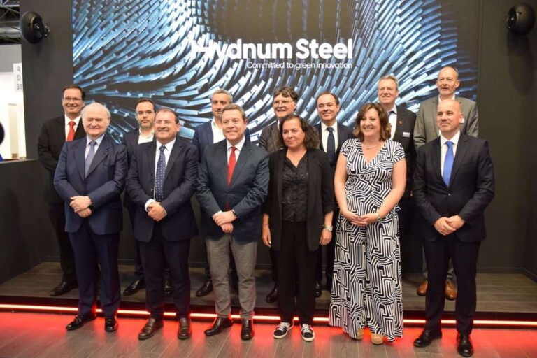Unas "3.000 familias" podrían depender de la nueva factoría de acero verde que se proyecta en Puertollano, según Page