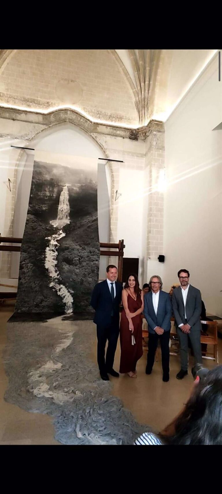 Una gran cascada visiliza en Toledo la lucha de indígenas colombianos para proteger el Amazonas de la minería del oro