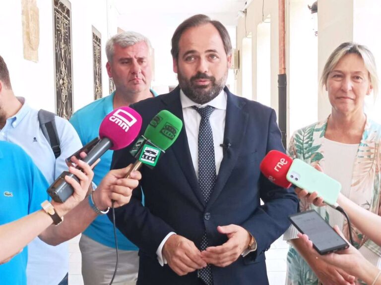 Núñez lamenta que el PSOE le "falte al respeto" y garantiza que estará en la votación del Estatuto si se reforma