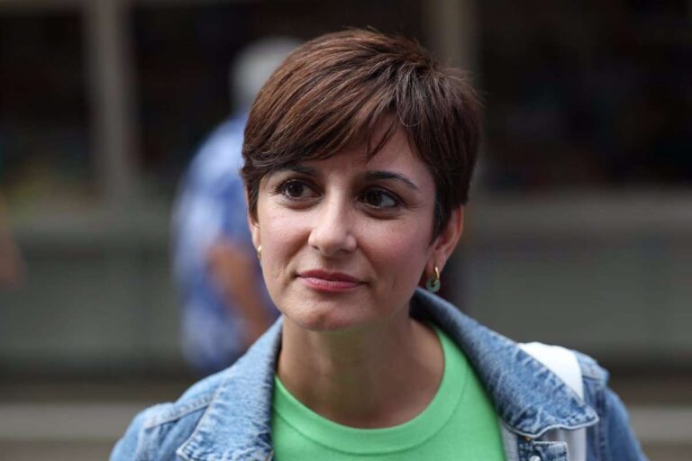 Rodríguez lamenta el PP "asuma planteamientos de Vox" retirando banderas LGTBI: "¿Qué problema tienen con el amor"