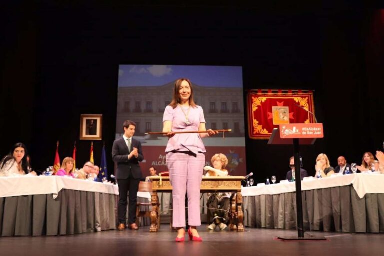 Rosa Melchor toma posesión como alcaldesa de Alcázar y asume su tercera legislatura al frente del Ayuntamiento