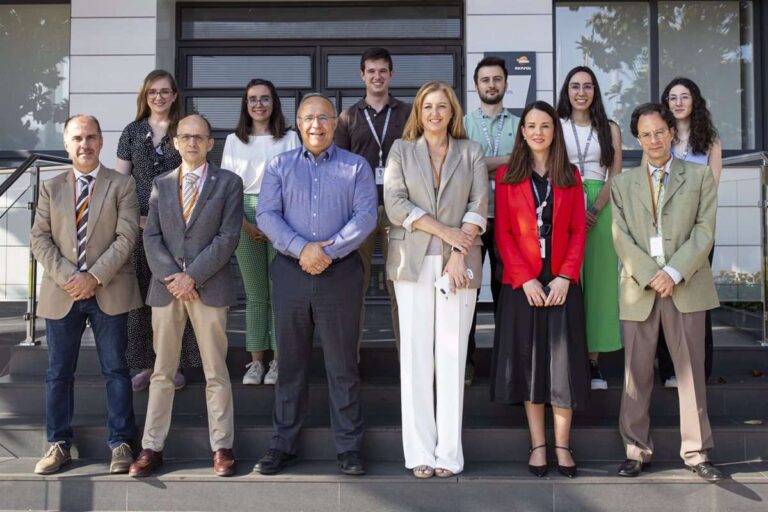 El complejo de Repsol de Puertollano suma a su plantilla a seis titulados de los másteres de ingeniería de la UCLM