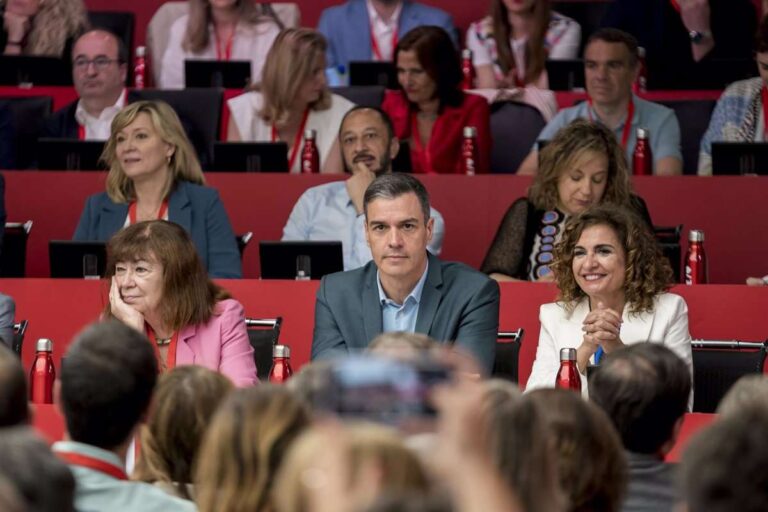 Ferraz estudia una campaña electoral con pocos mítines, medidas contra el calor y centrada en la gestión