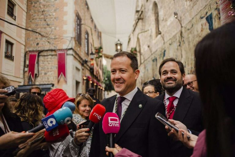 Velázquez destaca la "grandiosidad" de Toledo en el Corpus y se visualiza procesionando como alcalde el año que viene
