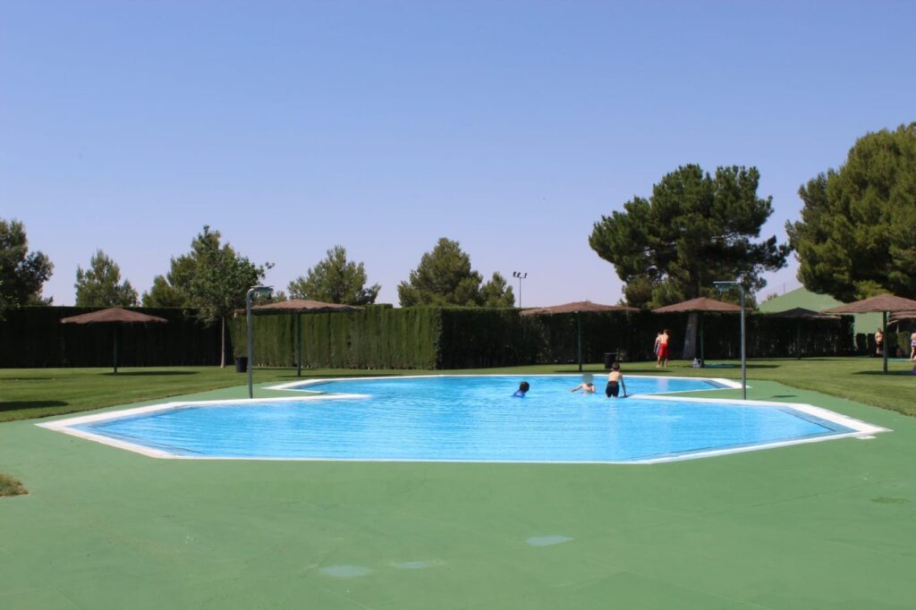 La piscina Municipal de verano de Quintanar abre sus puertas para los próximos meses 21