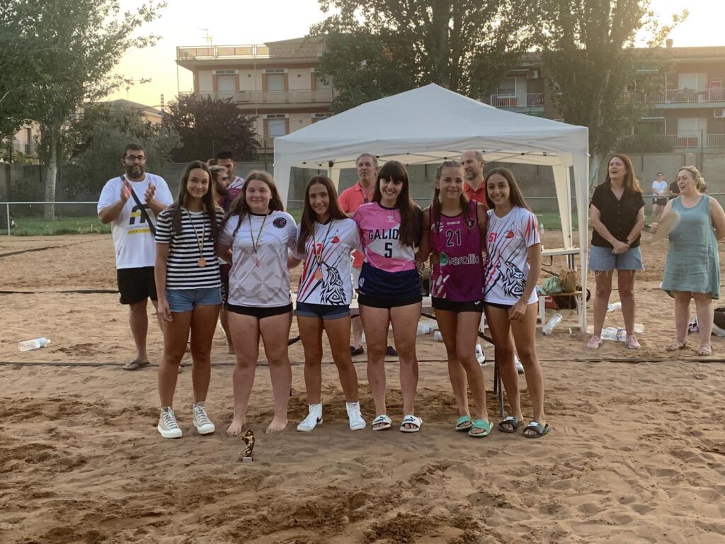 Éxito en el 3º Circuito de Balonmano Playa en Herencia: las chicas juveniles se coronan campeonas 4
