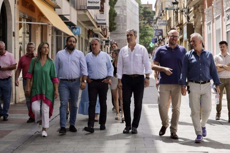 Bendodo cree que Sánchez "busca una foto irreal" en el debate y que prefiere "esconder" a sus posibles socios