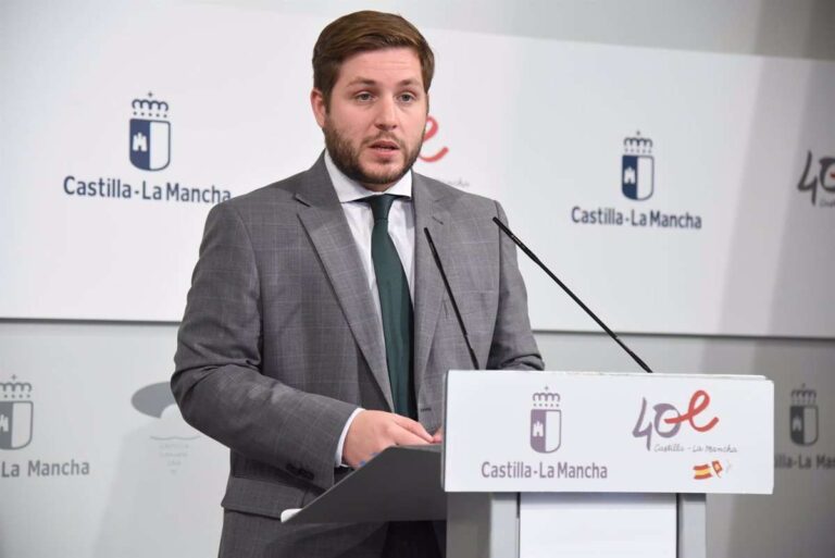 C-LM pregunta a De los Monteros tras su teoría de socialistas "buenos" si "se puede ser buena persona" atacando derechos