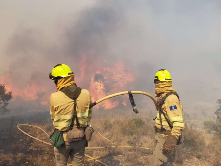 CCOO urge a Geacam a hacerse cargo de la limpieza de la ropa de trabajo de los bomberos forestales