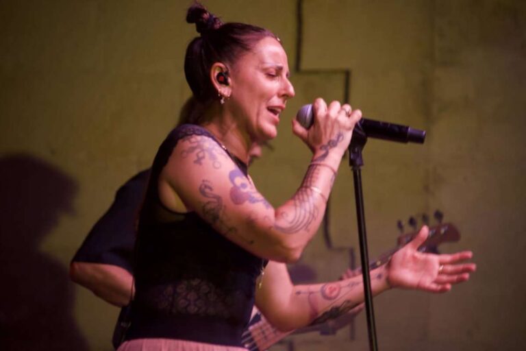 Chambao sella un "lleno absoluto" en Cuenca derrochando arte flamenco y conjugando temas nuevos con grandes éxitos