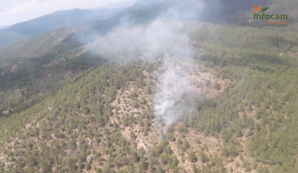 Dan por controlado el incendio forestal de Villar del Humo (Cuenca)