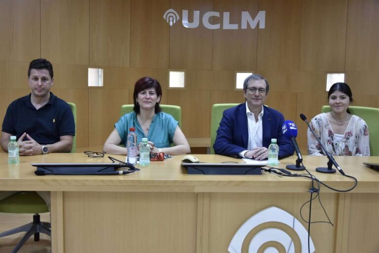 La UCLM convoca 16 becas de iniciación a la investigación para estudiantes matriculados en primer curso de grado