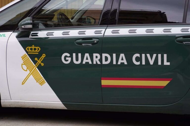 Detenido por dos delitos de homicidio por imprudencia grave tras chocar su camión con un turismo en Honrubia