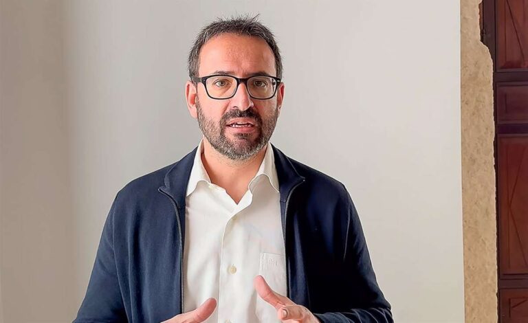 PSOE C-LM responde a Vox tras su idea de tentar el transfuguismo de Page: "Es un insulto a socialistas y a demócratas"