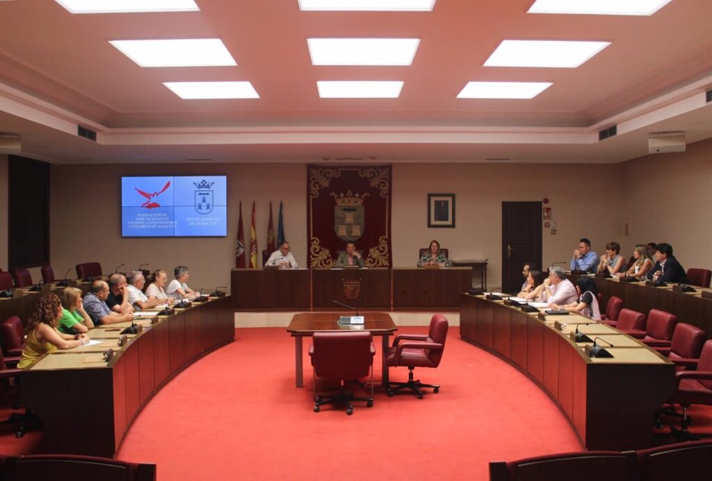 El alcalde de Albacete se compromete con la FAVA a elaborar un Plan Integral de Mejoras de Barrios
