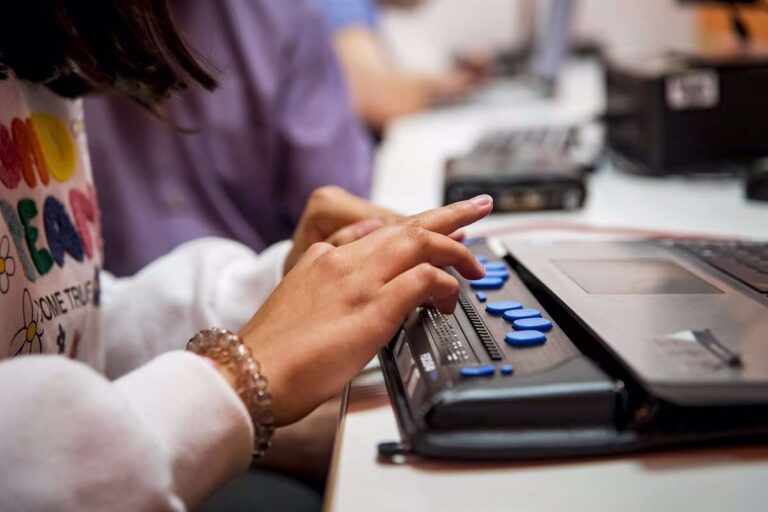 ONCE generó 1.121 empleos para personas con discapacidad en C-LM en 2022 y repartió 42 millones en premios