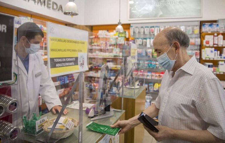 Consejo de Ministros aprueba este martes eliminación de mascarillas en centros sanitarios, sociosanitarios y farmacias