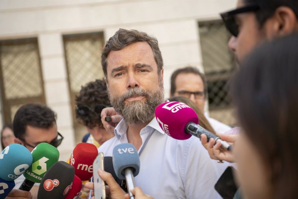 Vox no será "obstáculo" para investidura de Feijóo si convence a "un puñado" de diputados PSOE, Page entre ellos