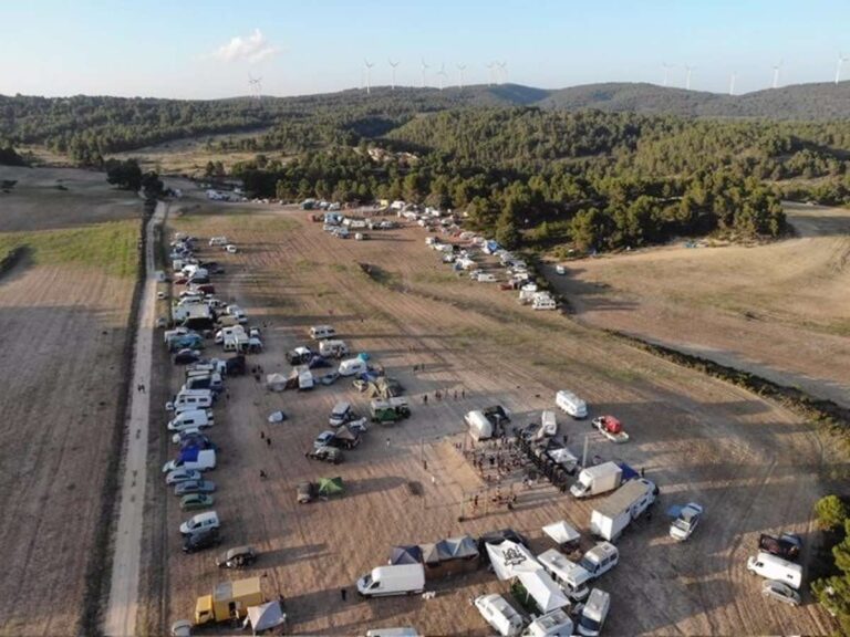 Fuerzas de seguridad controlan la disolución de una fiesta ilegal que empezó el sábado en un paraje de Almansa