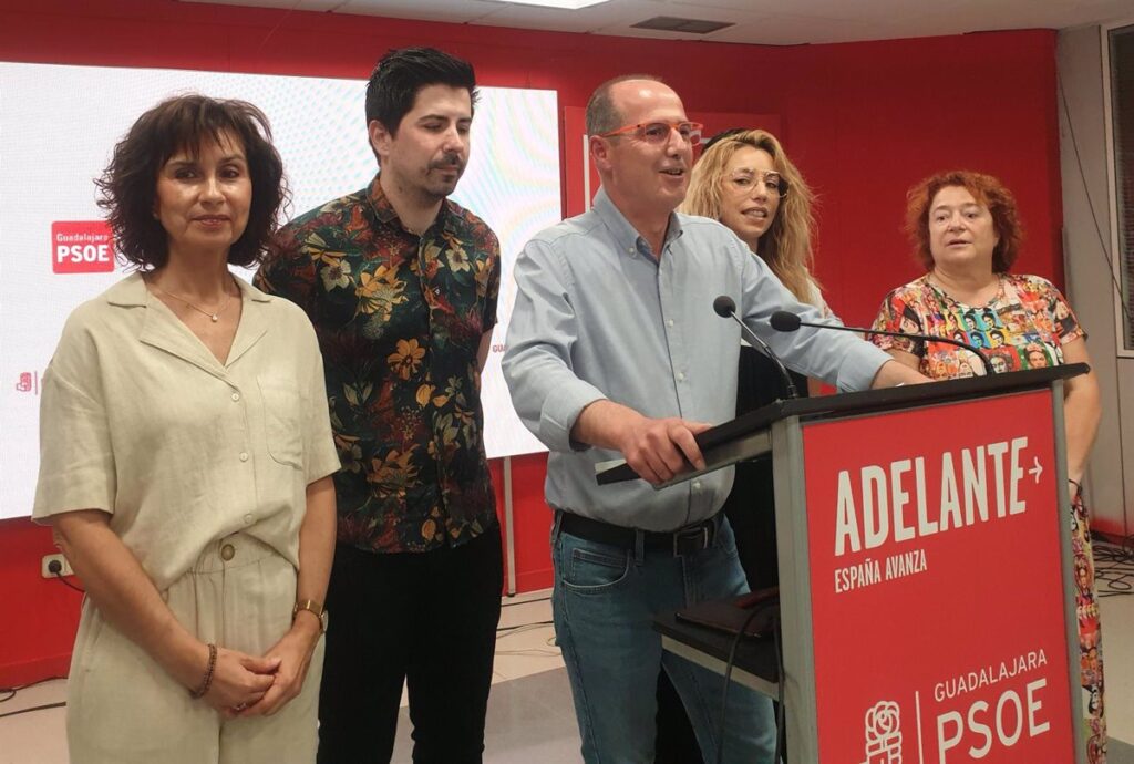 Rojo sospecha que Guarinos "comprará" la voluntad de Eva Henche por un sueldo para no perder la Alcaldía de Guadalajara