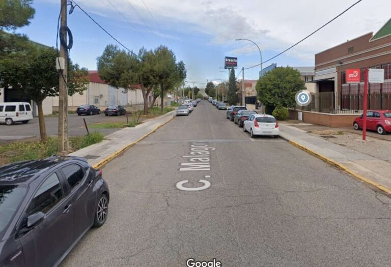 Controlado un incendio en el patio de una nave industrial destinada a ferretería de Ciudad Real