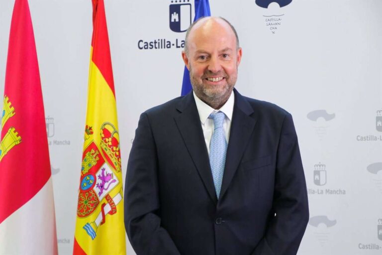 Jara toma el relevo de Leal al frente del Sescam con el objetivo de profundizar en la renovación del sistema sanitario
