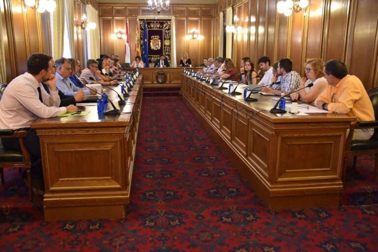 El sueldo de Martínez Chana será igual que el de un viceconsejero de la Junta tras aprobarse en pleno de la Diputación