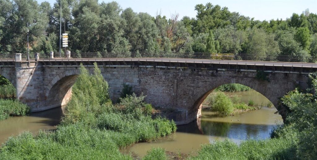 C-LM denuncia ante Fiscalía la pintada del Puente Árabe de Guadalajara y comienza los trámites para su eliminación